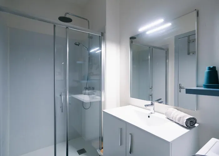 Apartment La Verriere By La Maison De Marc- Centre - Parking Et Terrasse *